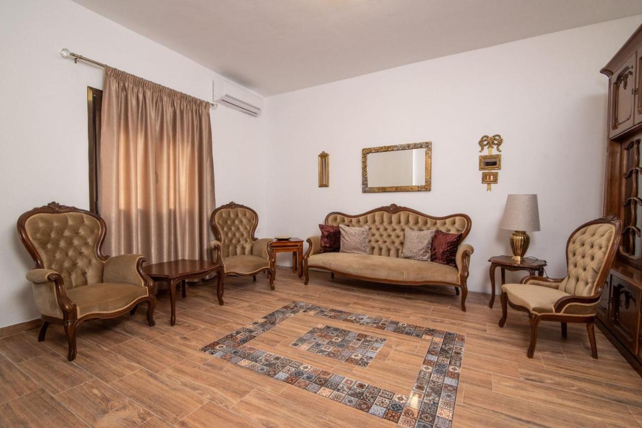 Just Near The Beach! Vintage Big Lovely House Сasa de vacaciones Kalyves
